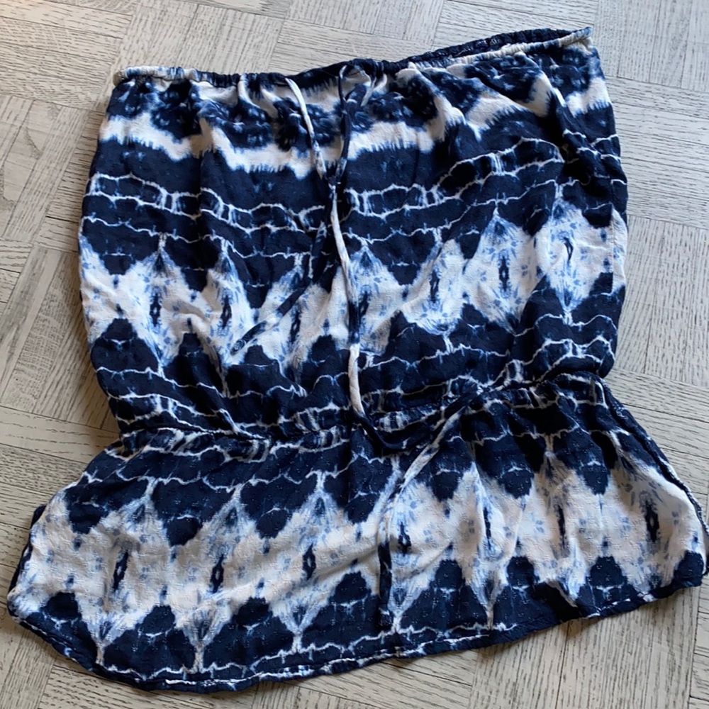 Tie dye lightweight strapless top.